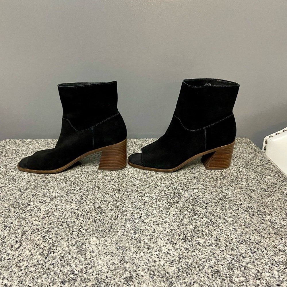 Lucky Brand Black Heeled Boots - Picture 4 of 17